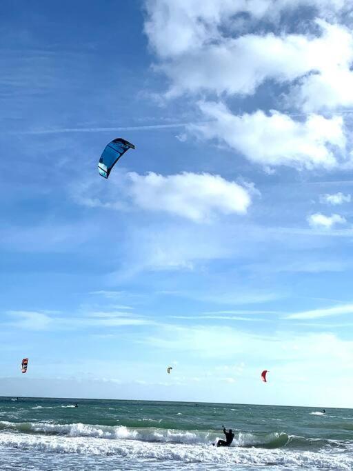Top Floor Sandbanks Apartment With Free Parking Just Minutes From The Beach And Bars Canford Cliffs Buitenkant foto