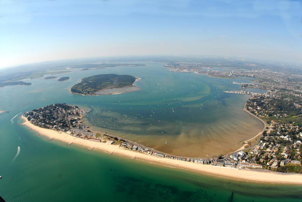 Top Floor Sandbanks Apartment With Free Parking Just Minutes From The Beach And Bars Canford Cliffs Buitenkant foto