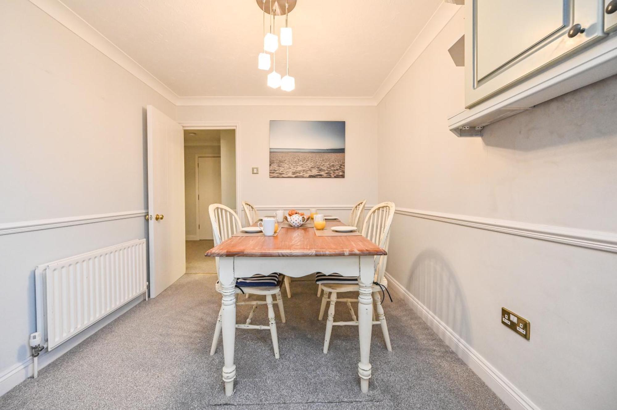 Top Floor Sandbanks Apartment With Free Parking Just Minutes From The Beach And Bars Canford Cliffs Buitenkant foto