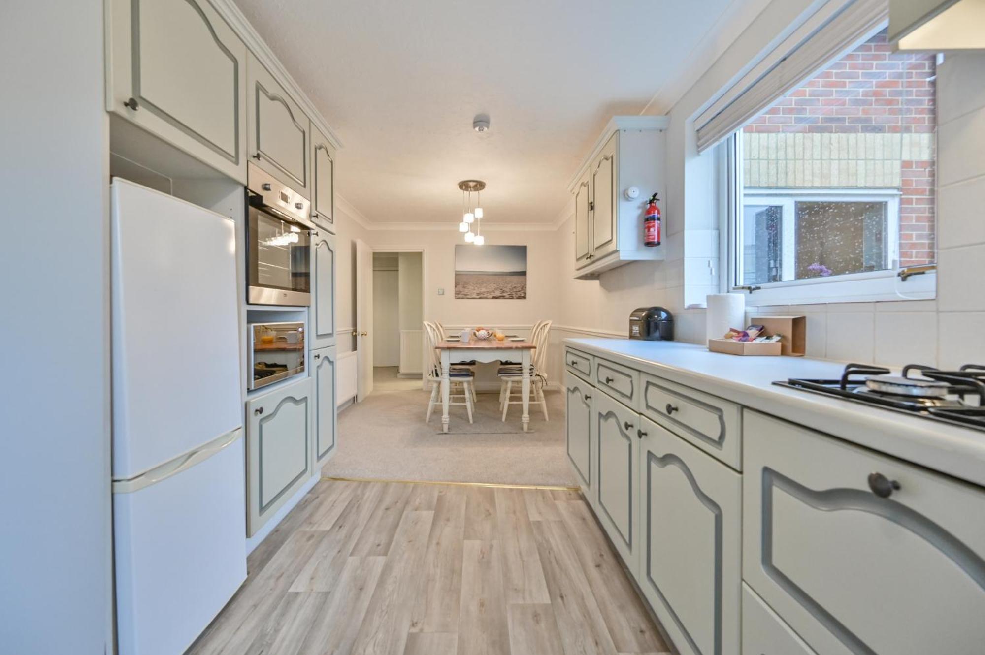 Top Floor Sandbanks Apartment With Free Parking Just Minutes From The Beach And Bars Canford Cliffs Buitenkant foto