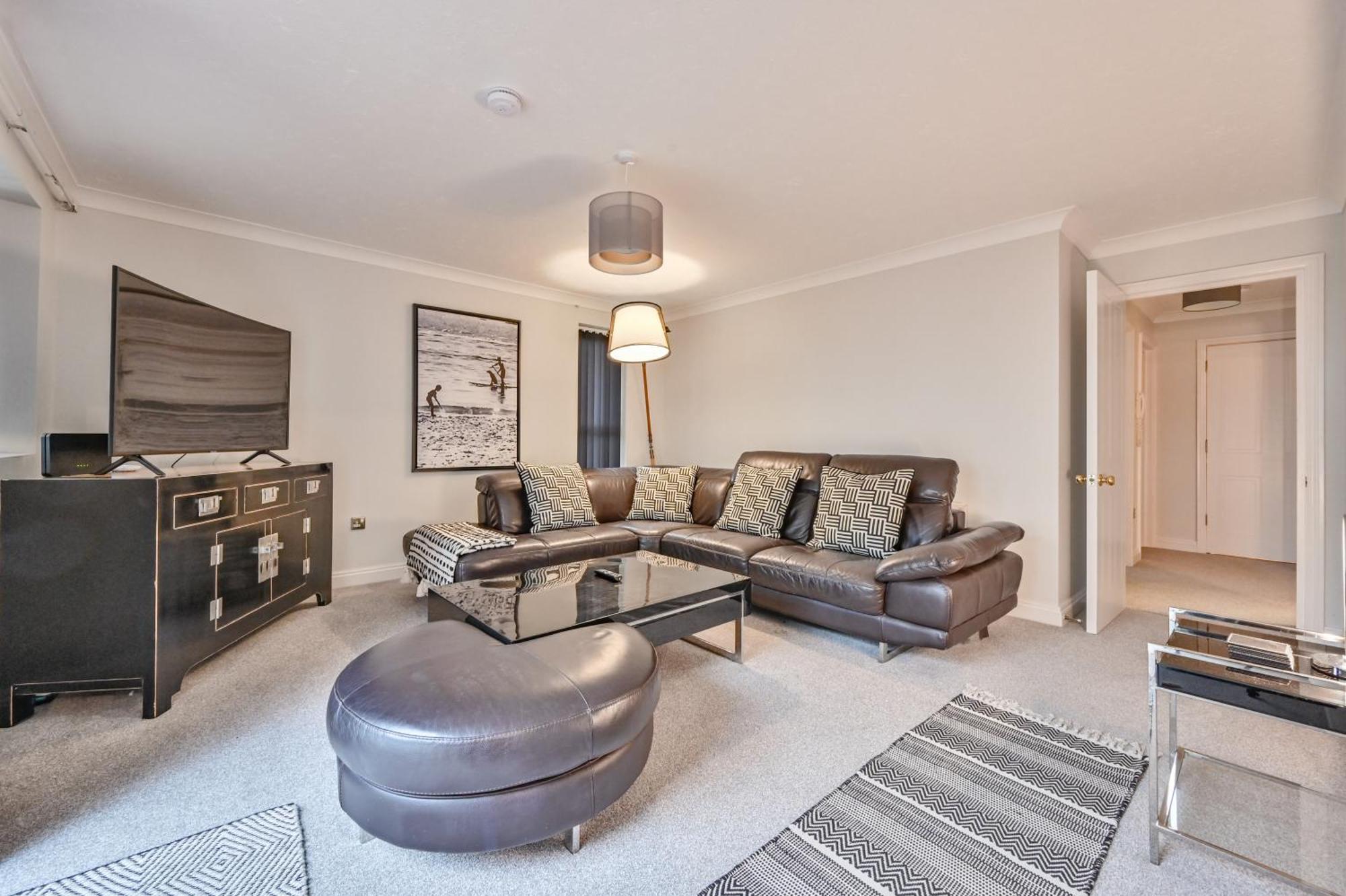 Top Floor Sandbanks Apartment With Free Parking Just Minutes From The Beach And Bars Canford Cliffs Buitenkant foto