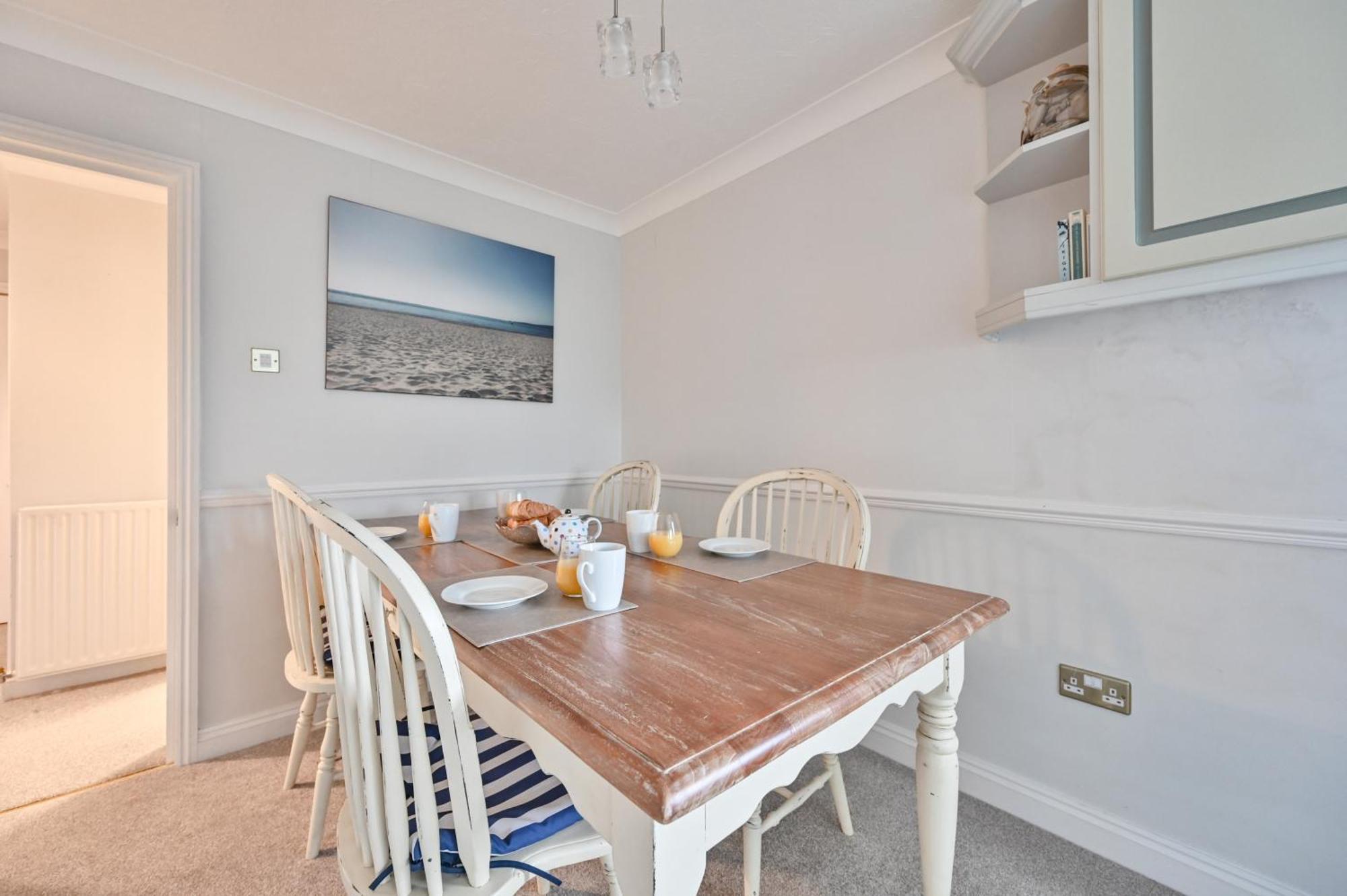 Top Floor Sandbanks Apartment With Free Parking Just Minutes From The Beach And Bars Canford Cliffs Buitenkant foto
