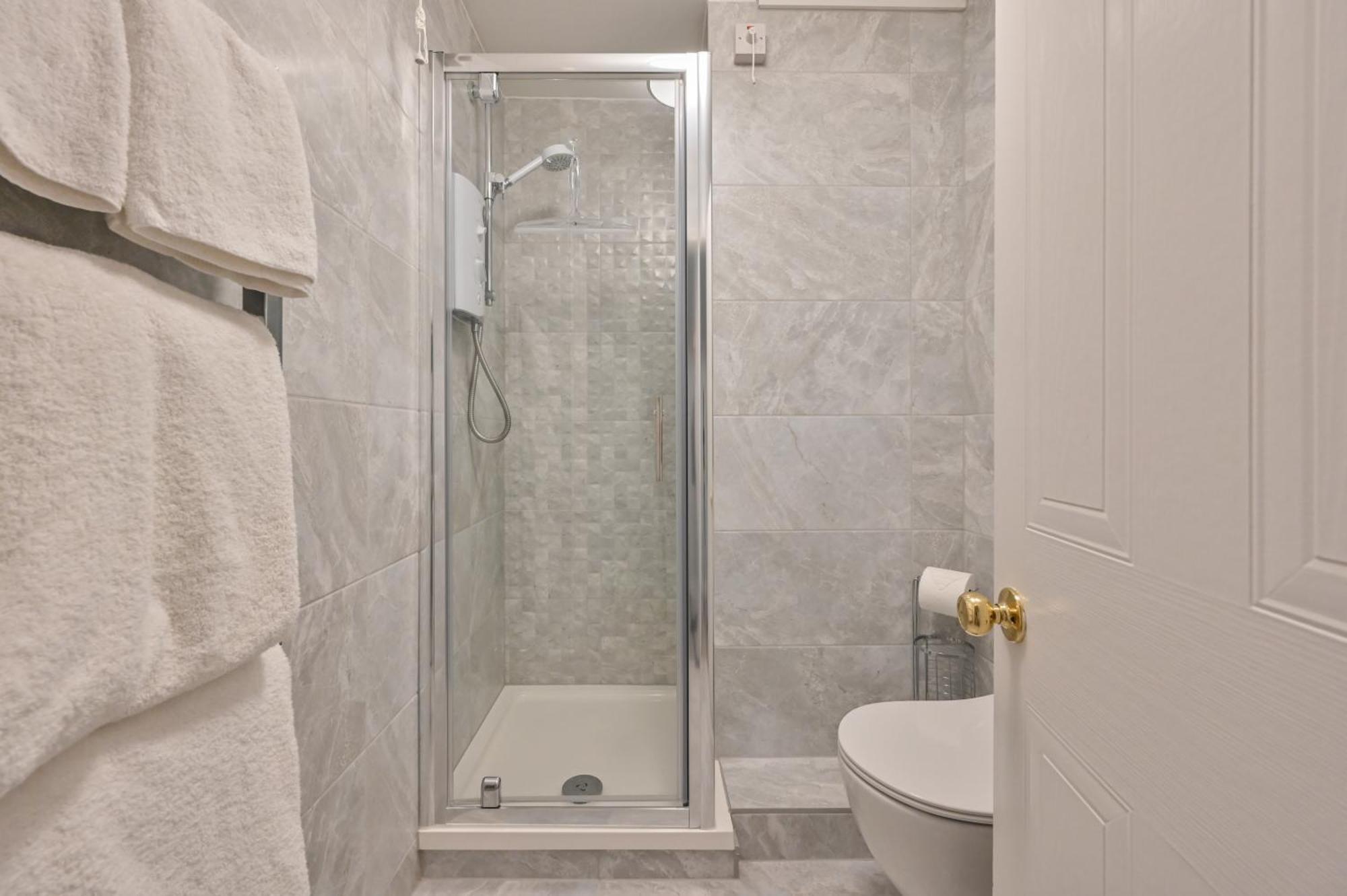 Top Floor Sandbanks Apartment With Free Parking Just Minutes From The Beach And Bars Canford Cliffs Buitenkant foto