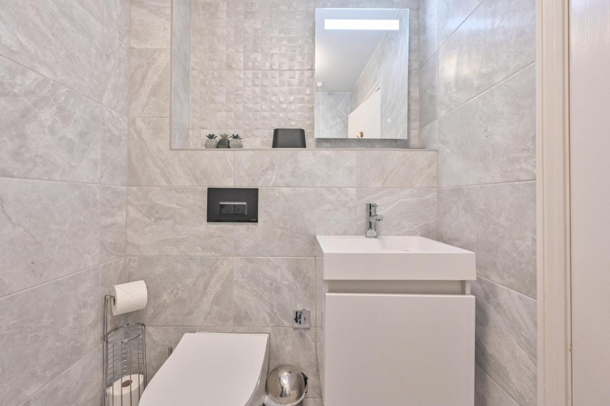 Top Floor Sandbanks Apartment With Free Parking Just Minutes From The Beach And Bars Canford Cliffs Buitenkant foto